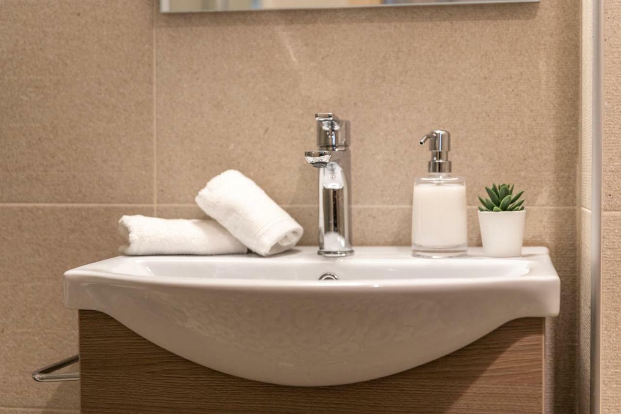 Ports Crossroad C Apartment Piraeus Ngoại thất bức ảnh